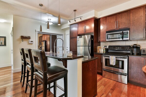 Fridge, microwave, oven, stovetop