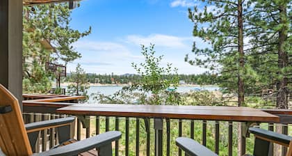 LAC FRONT! Boat Dock Hot Tub NICE! PrĂšs des pistes pour 11 personnes