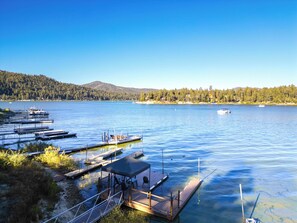 Marina - Lakefront - Boat Dock! Hot Tub! Close to Slopes, Beautiful! (Big Bear Lake)