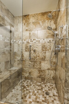 Shower, jetted bath, hair dryer, towels - Cozy Updated Condo close to PCMR, grocery, restaurants, & bus! Up to 25% Off! (Park City)