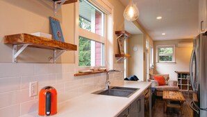 Coffee/tea maker, fridge, microwave, oven