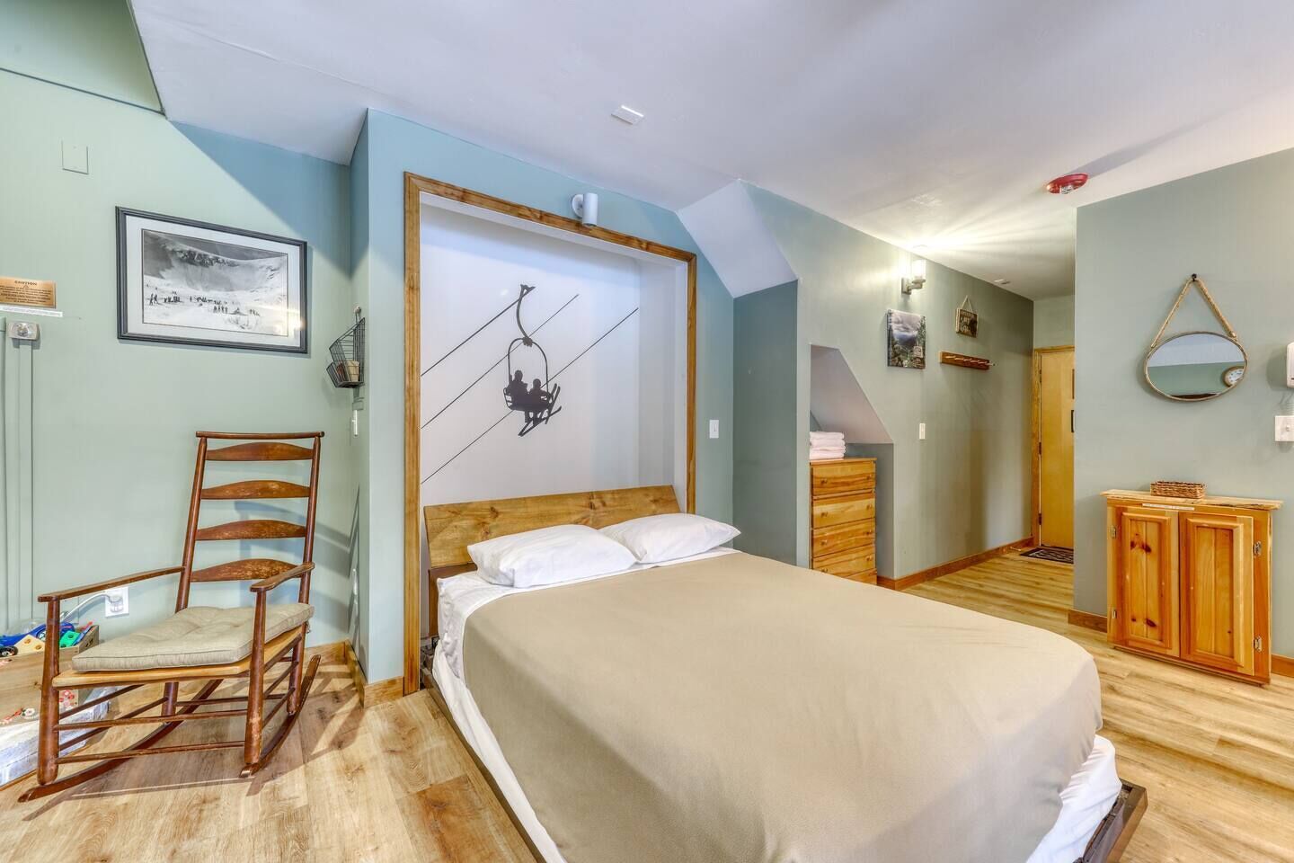 Een strijkplank/strijkijzer, gratis wifi, beddengoed