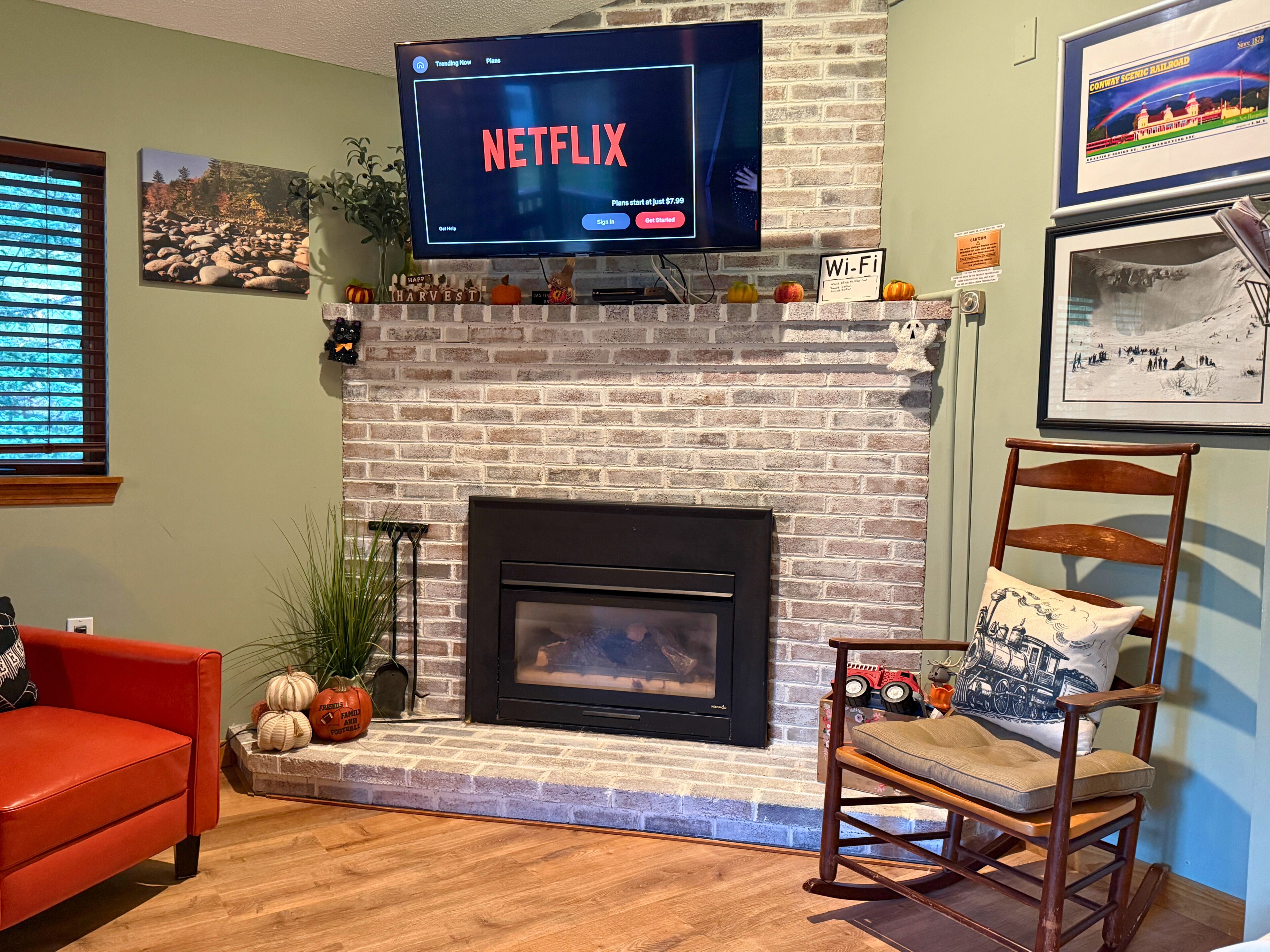 Smart TV, fireplace, offices