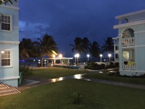 Property grounds - Sunset Beach Casita! - Detached bungalow, airy and light filled - private beach (San Pedro)