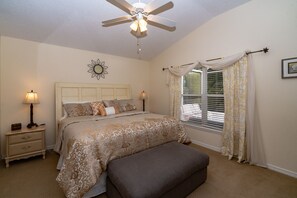 2 bedrooms, desk, iron/ironing board, free WiFi - Located in Beautiful Country Club of Mount Dora (Mt Dora)