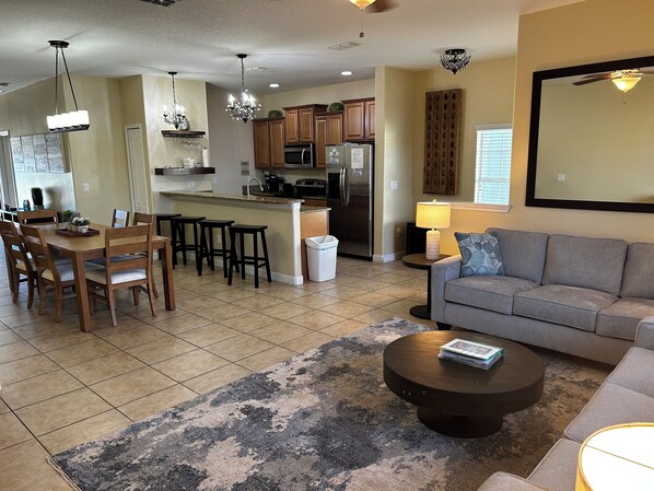 Smart TV, DVD player - Stunning 5 Bedroom townhome in prime location- Paradise Palms resort community!  (Kissimmee)