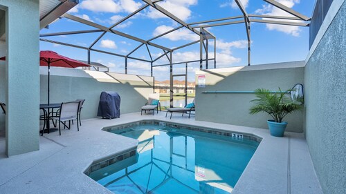 5BR Disney Townhome - Private Pool + FREE Pool Heat - Sleeps 12 - Resort