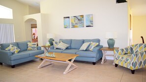 Smart TV, tavolo da ping pong, libri