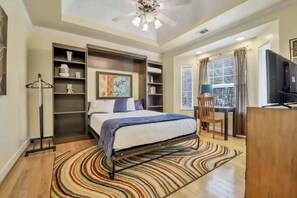 6 Schlafzimmer, Schreibtisch, Bügeleisen/Bügelbrett, kostenloses WLAN