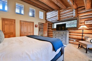 4 bedrooms, iron/ironing board, free WiFi, bed sheets - Ski In & Walk to Skiing, Restaurant & PC Base! Sleeps 9! Hot Tub! Up to 25% Off! (Park City)