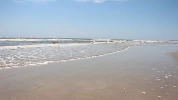 Plage à proximité, chaises longues