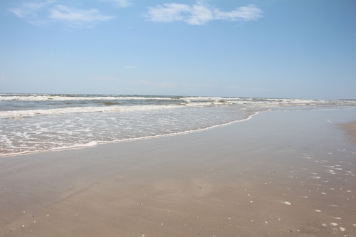 AS SEEN ON HGTV! Monthly Discount/Steps from the beach