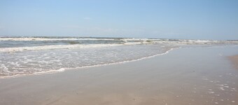 AS SEEN ON HGTV! Monthly Discount/Steps from the beach