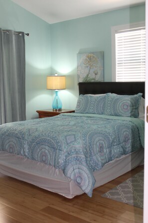 3 bedrooms, iron/ironing board, travel crib, WiFi - Tropical Key West out of the way  (Key West)