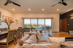 Smart TV, DVD player