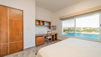 2 bedrooms, desk, WiFi, bed sheets