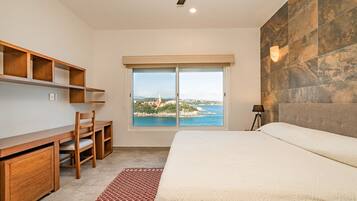 2 室のベッドルーム、デスク、WiFi、ベッドシーツ