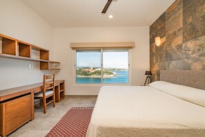 2 bedrooms, desk, WiFi, bed sheets