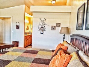 1 bedroom, desk, iron/ironing board, free WiFi - 3 KING BEDS Highest rated Moab Rim Village S1 (Grand County)