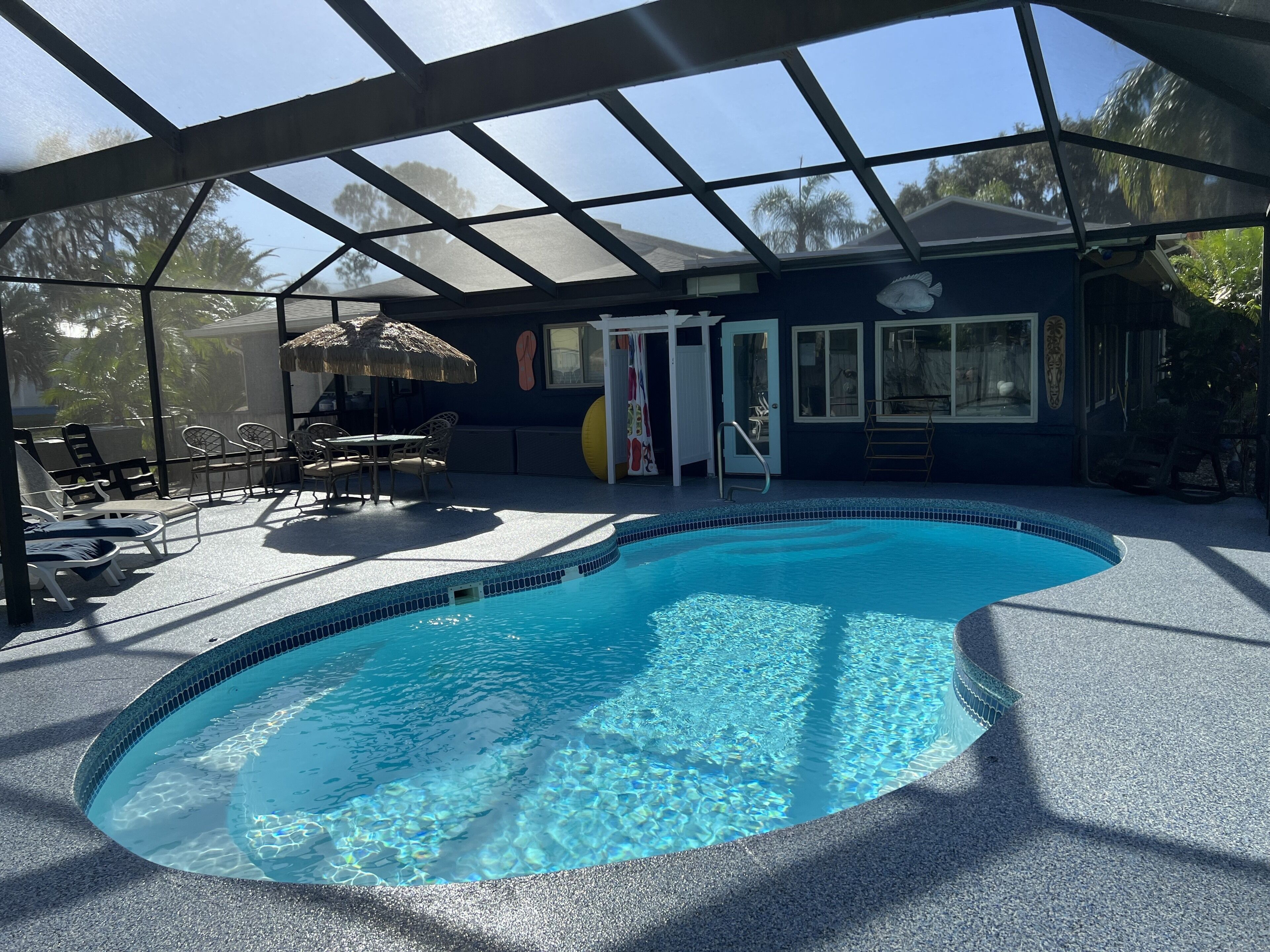 Piscine couverte, piscine extérieure