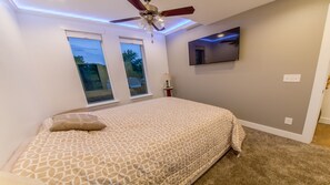 2 bedrooms, iron/ironing board, travel crib, free WiFi - Luxury Living in Denver-Special Rate offer for December-February (Denver)