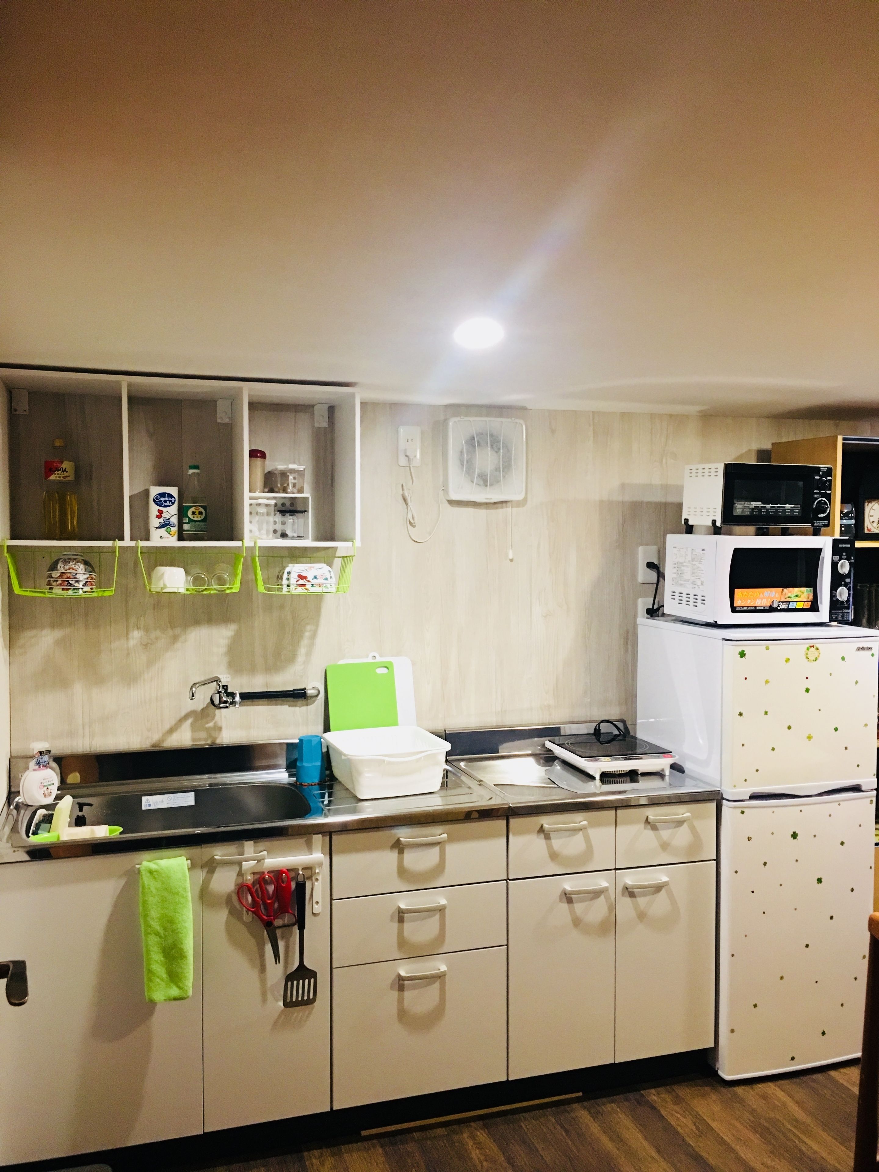 standard japanese style room | private kitchen | fridge, microwave, stovetop, rice cooker