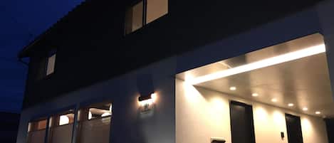 Façade de l’hébergement - soirée/nuit