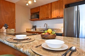 冰箱、微波炉、烤箱、炉灶