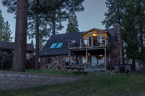Exterior - Adorable LAKEFRONT cabin! VIEWS! HOT TUB! Slopes & Village! (Big Bear Lake)