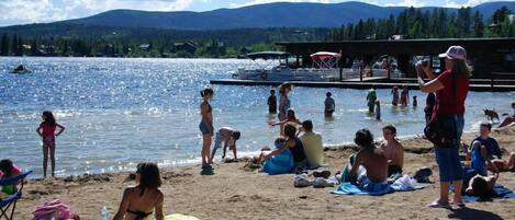 Chaise longue, serviettes de plage