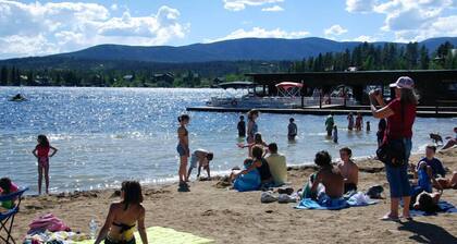 Mountain House Bordering Rocky Mountain National Park And Grand Lake