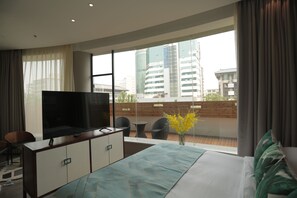 Habitación Elite doble, terraza | Minibar, caja fuerte, escritorio y cortinas opacas