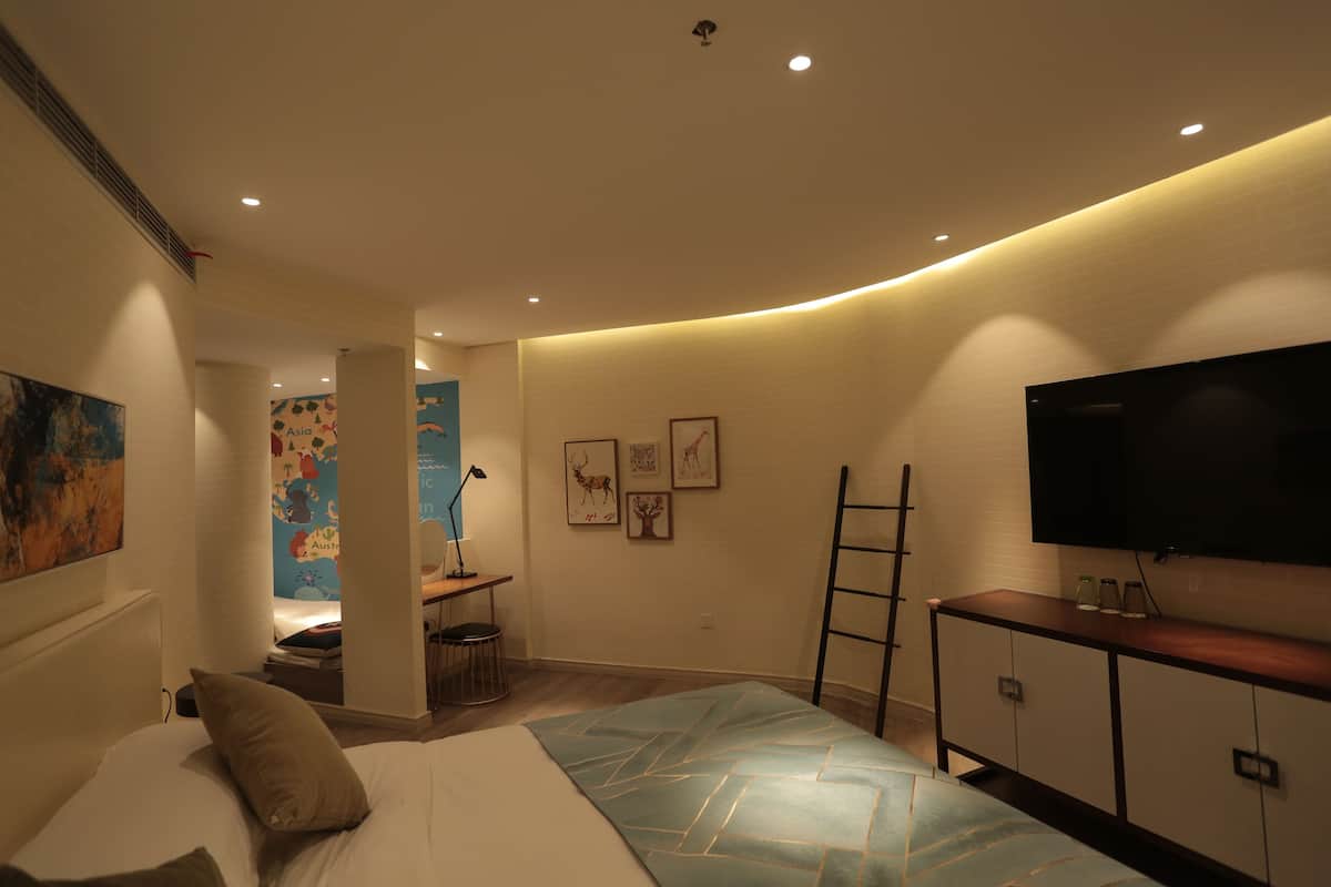 Minibar, in-room safe, desk, blackout curtains