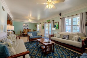 电视、DVD 播放器、书、影片库