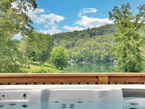 Bañera de hidromasaje al aire libre