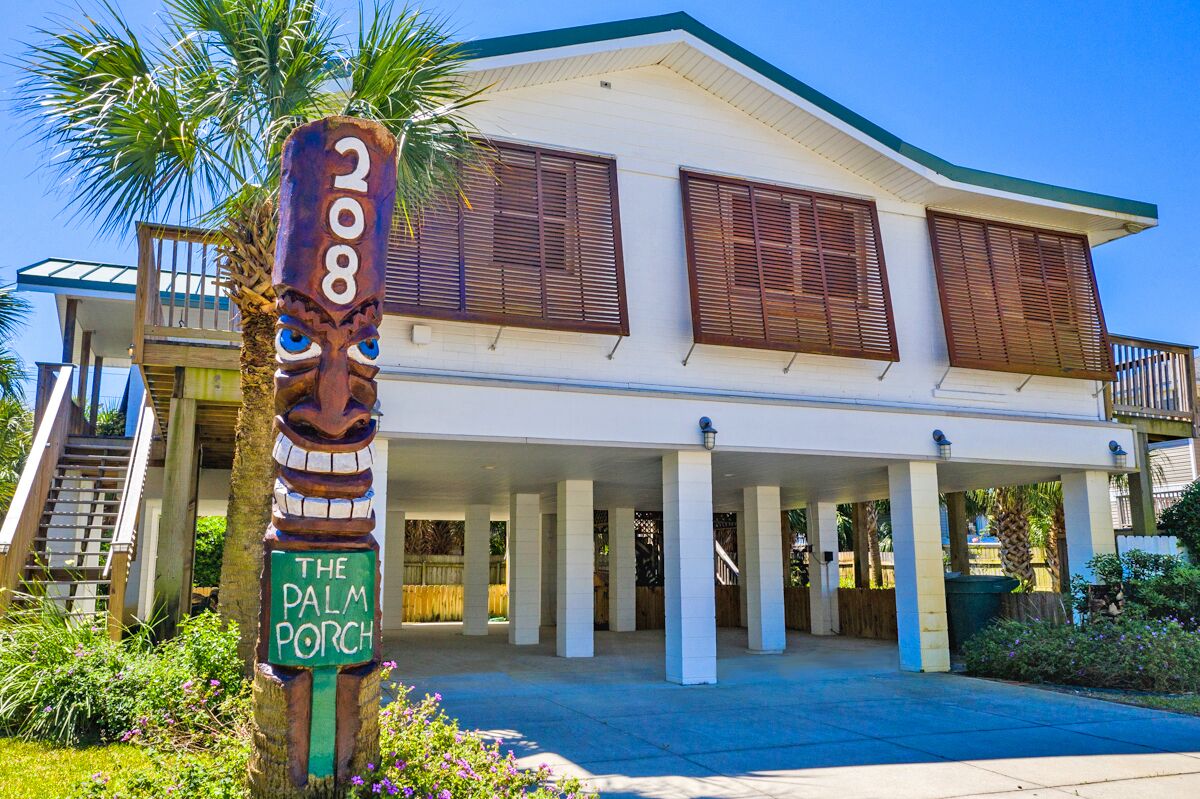 1st PET FREE!! Gorgeous, Updated Pet-Friendly Sound View Cottage