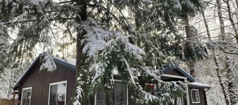 Hear the River from Cozy Mt Hood Cabin W/ Woodstove & Dogs Ok! 