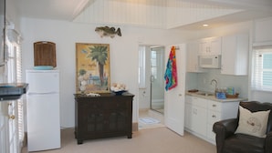 Interior - Cottage Is All New & Charming, Steps to the Beach.updated 2026 (Redondo Beach)