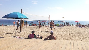 On the beach, sun-loungers, beach towels - Cottage Is All New & Charming, Steps to the Beach.updated 2026 (Redondo Beach)