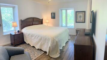 1 bedroom, desk, iron/ironing board, free WiFi