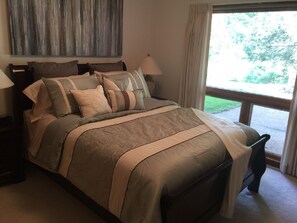 4 bedrooms, desk, iron/ironing board, travel cot