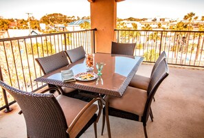 屋外ダイニングエリア