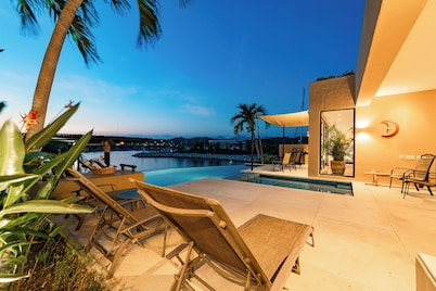Oceanfront Villa with Infinity Pool & Swim-Up Bar