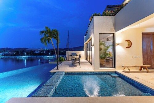 Oceanfront Villa with Infinity Pool & Swim-Up Bar