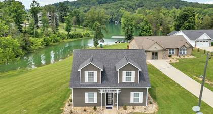 Tranquil Cove on Norris Lake w/ Kayaks