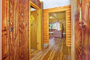 Interior - Estes Park Log Cabin, Close to RMNP Entrance and Downtown, Hot Tub, Pets Welcome, Bluebird Cabin (Estes Park)