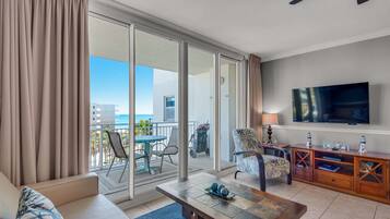 Una Smart TV, un reproductor de DVD, una videoteca