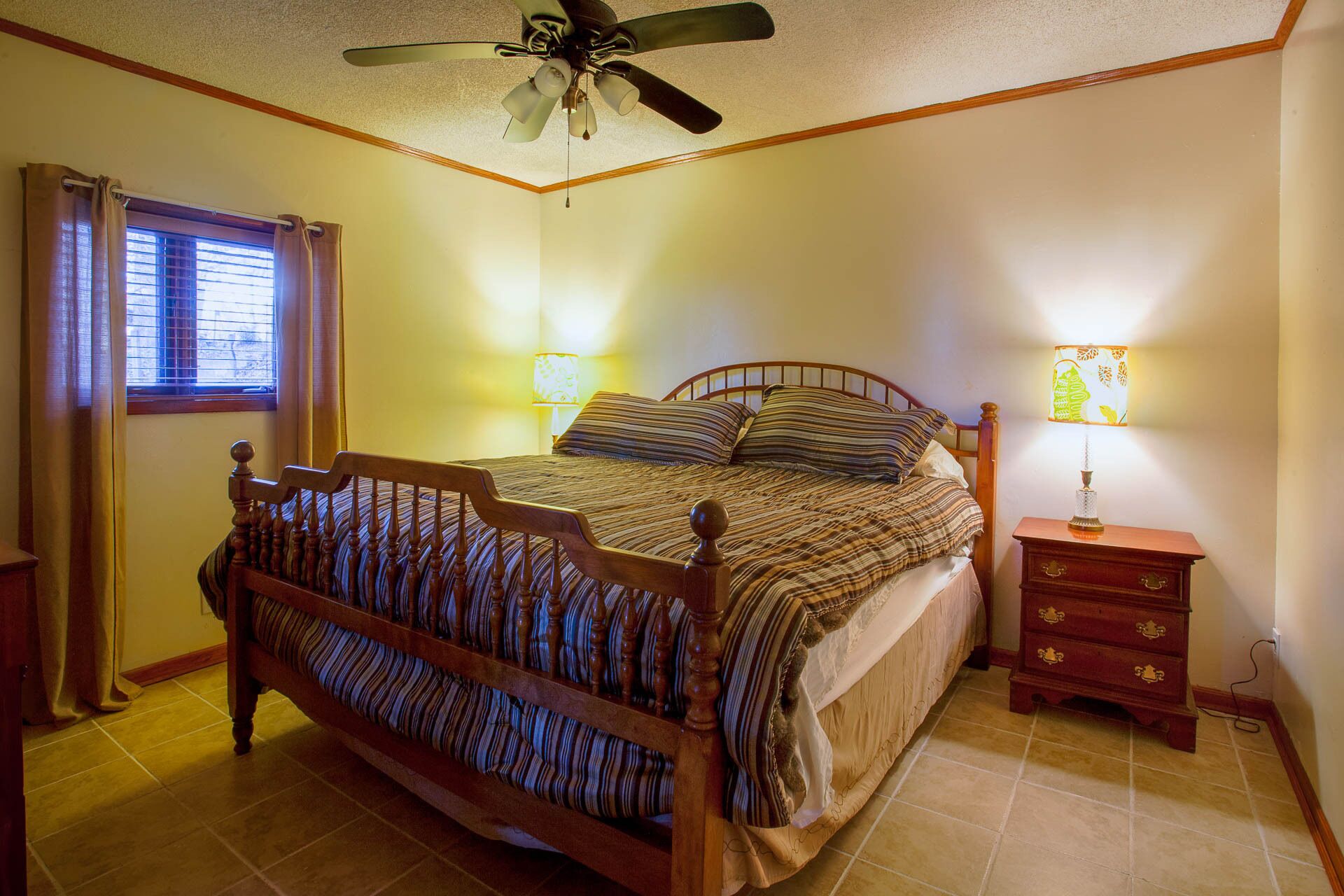 4 chambres, fer et planche à repasser, Wi-Fi gratuit, draps fournis