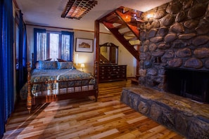 4 makuuhuonetta, silitysrauta/-lauta, ilmainen Wi-Fi, vuodevaatteet