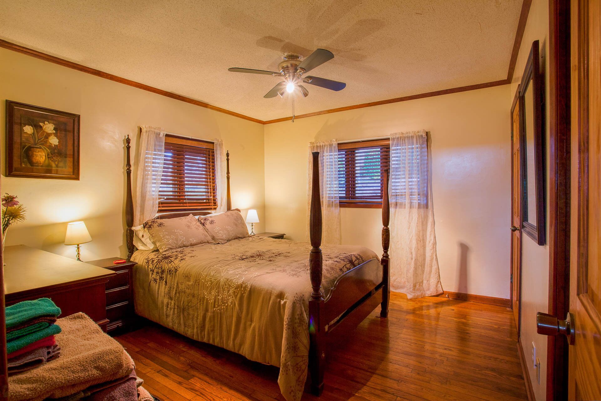 4 bedrooms, iron/ironing board, free WiFi, bed sheets
